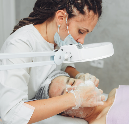 Monthly Clean & Clear corrective acne treatment with deep cleansing, extractions and inflammation control.